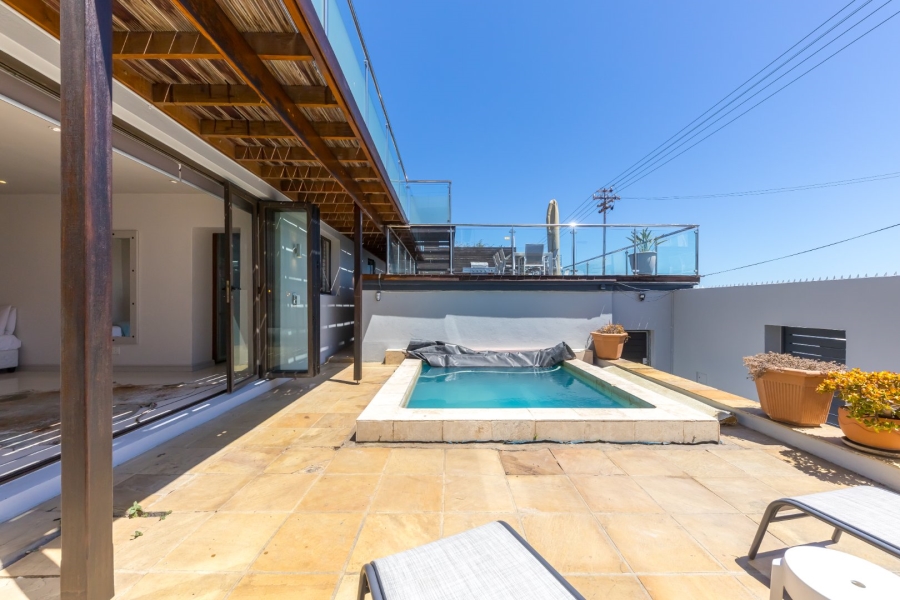 4 Bedroom Property for Sale in Green Point Western Cape